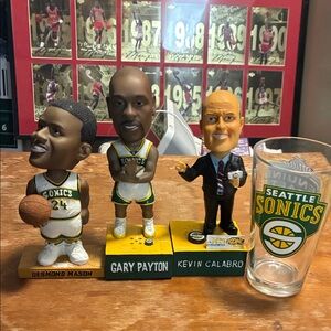 Lot of 3 Seattle SuperSonics bobble heads  and a 16 oz glass